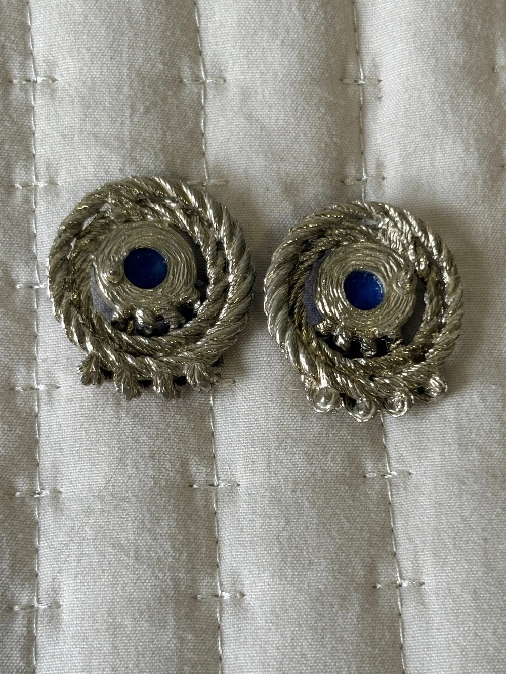 Vintage Silver/Pewter-tone Rope Textured Blue Cabochon Swirl Stud Earrings Glam